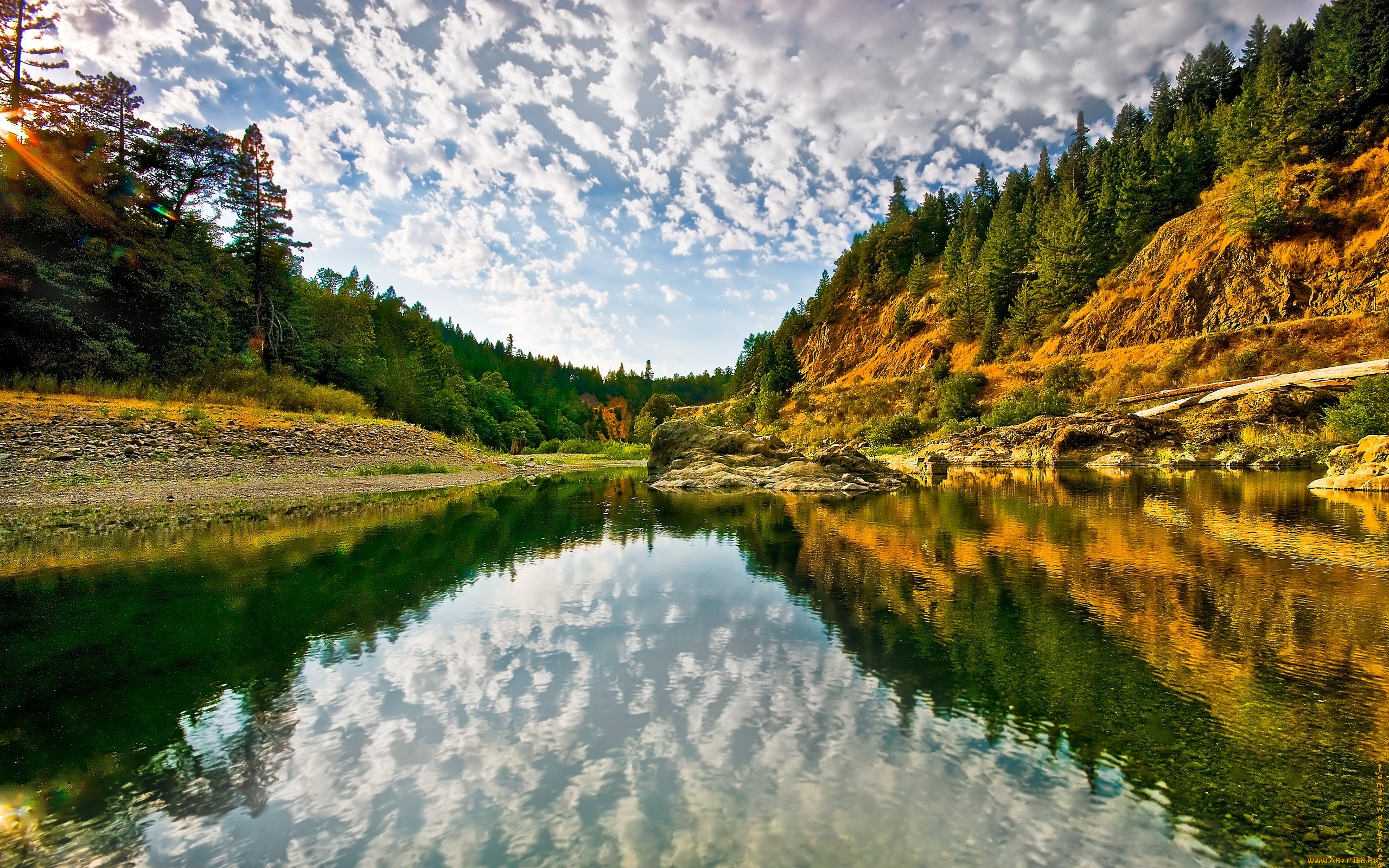 Сибирская природа. Таежные реки Южного Урала. Природа и реки Сибири. Пейзажи Сибири. Красивая река.